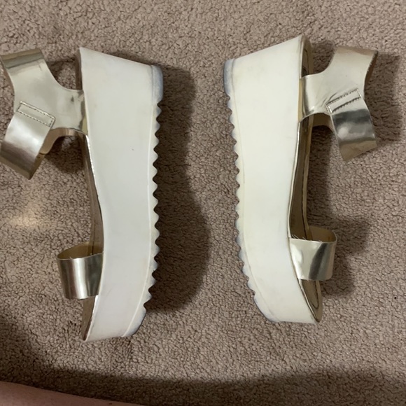 Steve Madden Gold Wedges - Picture 3 of 3